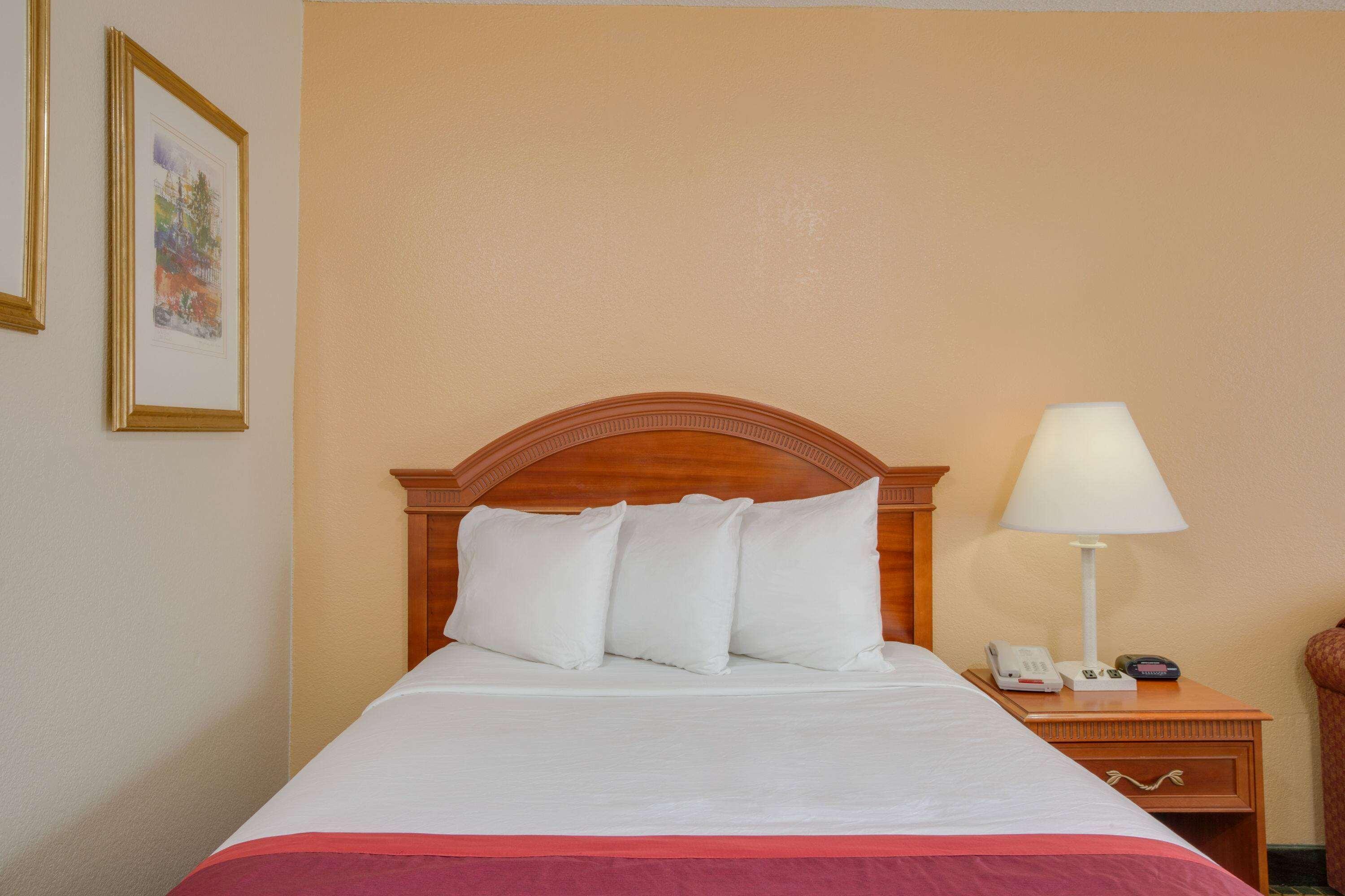 Days Inn By Wyndham Asheville West Candler Eksteriør bilde