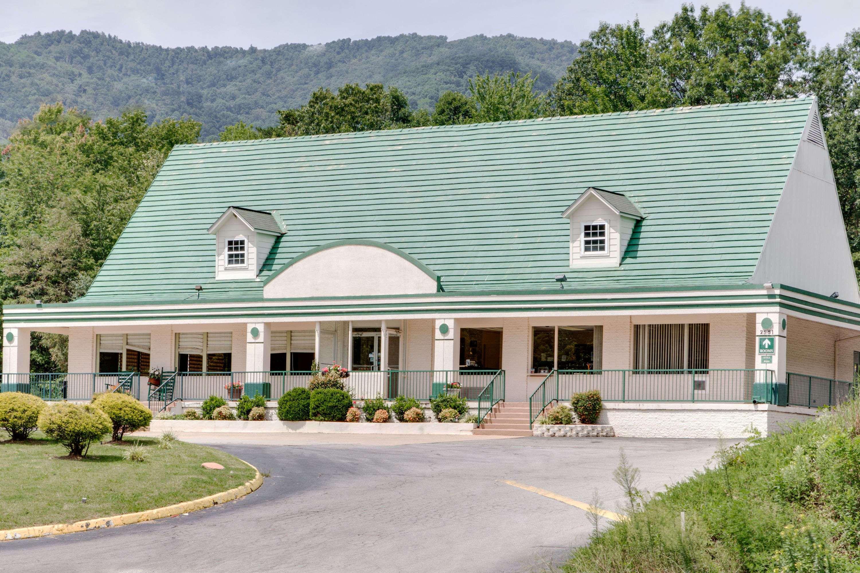 Days Inn By Wyndham Asheville West Candler Eksteriør bilde