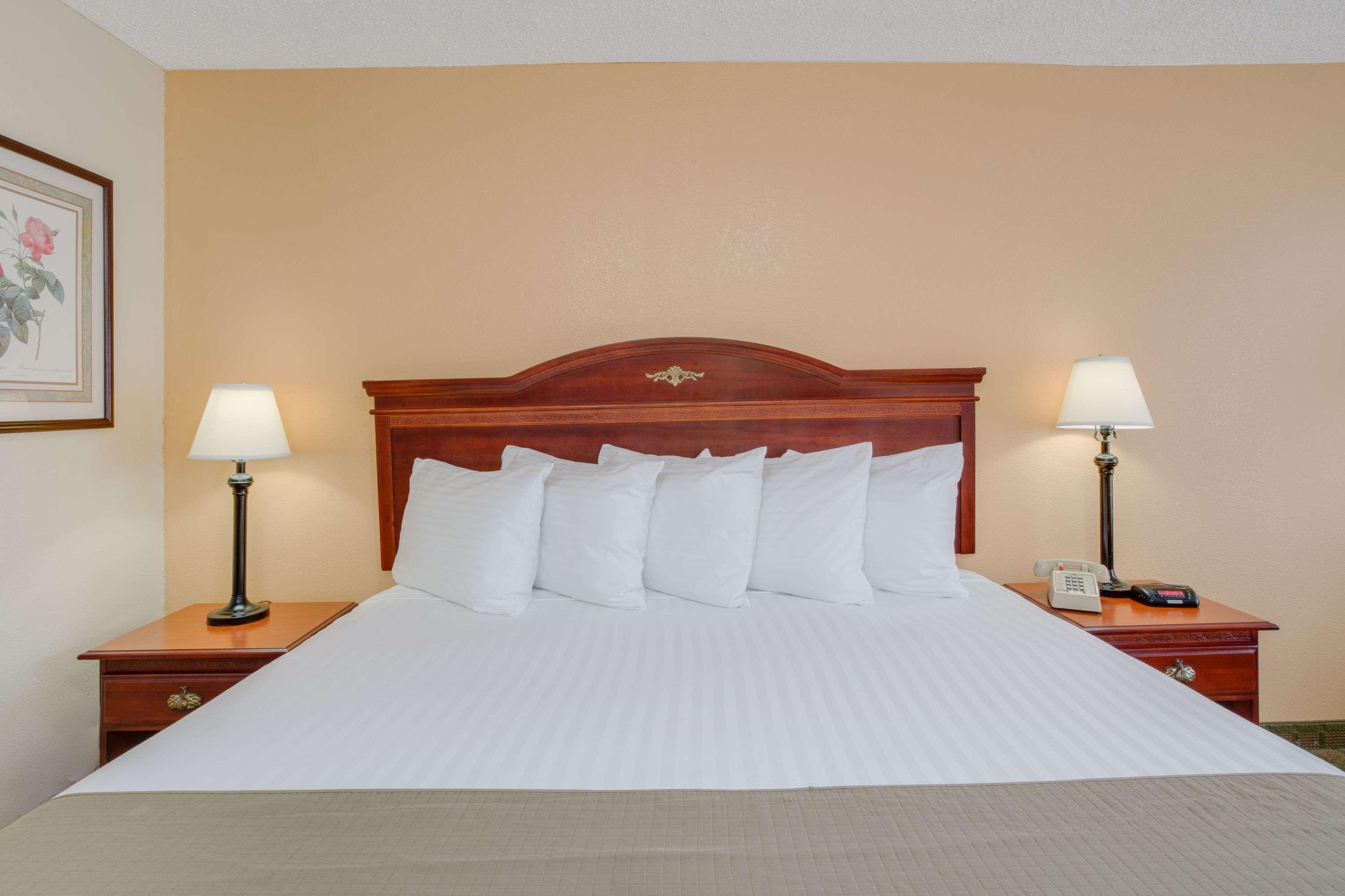 Days Inn By Wyndham Asheville West Candler Eksteriør bilde
