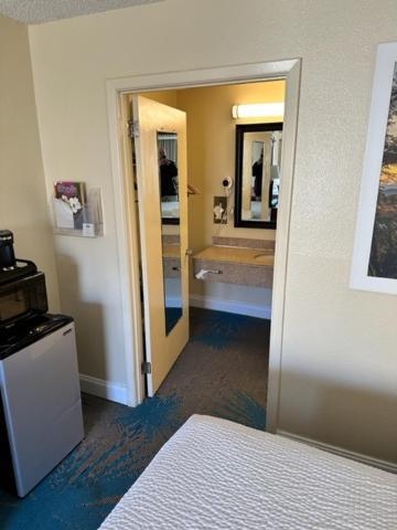 Days Inn By Wyndham Asheville West Candler Eksteriør bilde
